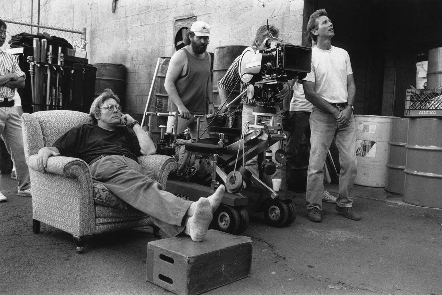Alan Parker and Michael Seresin on set of Come See the Paradise